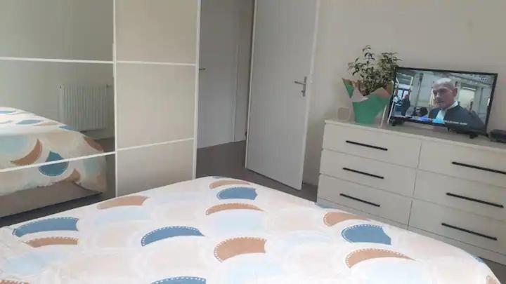 Chambre Calme Dans Une Maison Neuve Avec Jardin Billere Ngoại thất bức ảnh